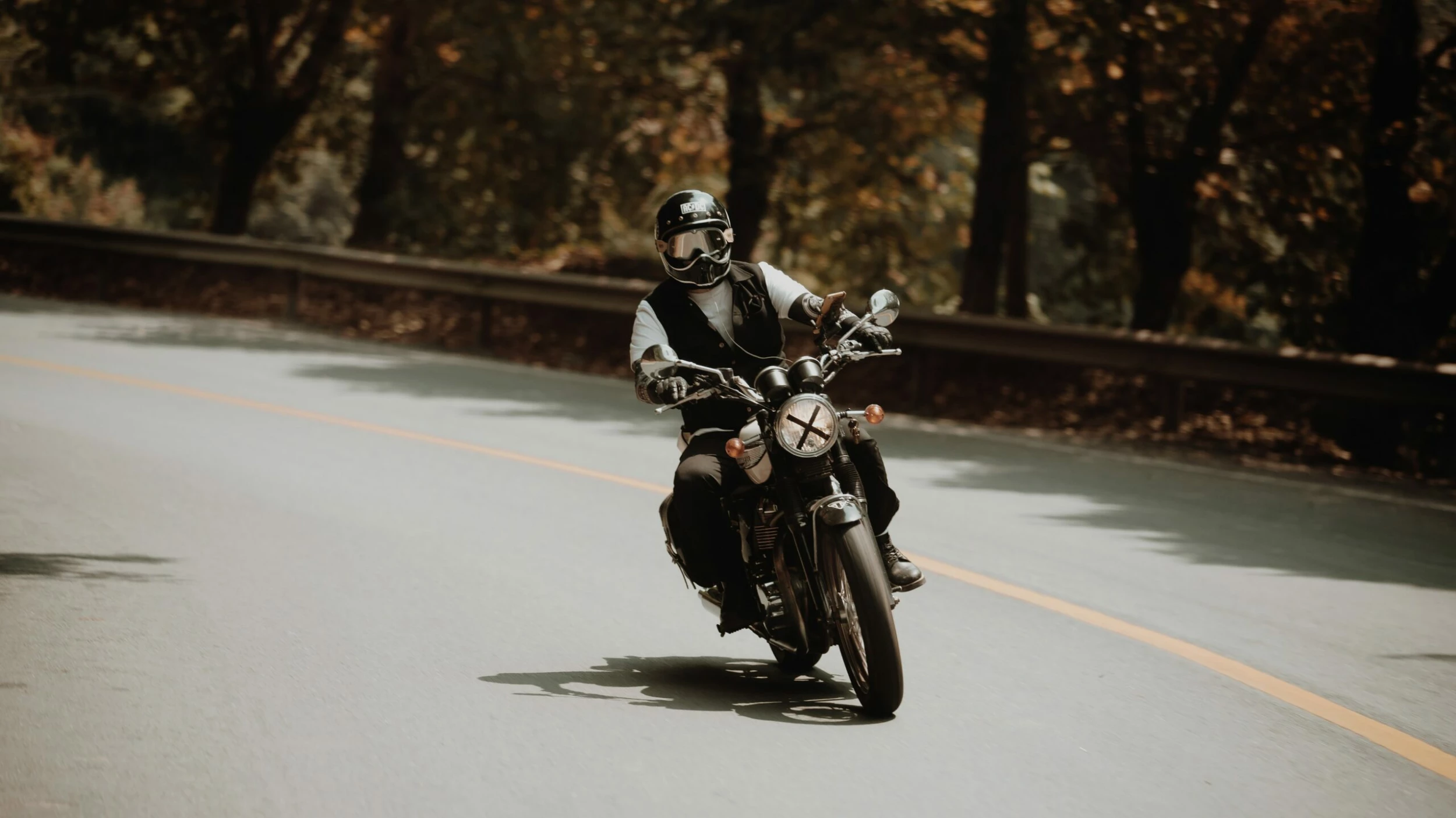 Motorcycle Helmets Shop -Motorcycle Helmets Shop journey man 1348692 unsplash scaled 1